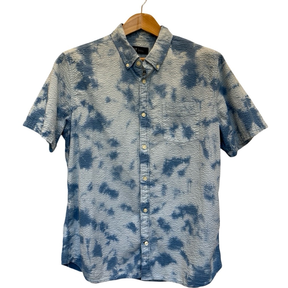 GAP Blue Seersucker Casual Button Down Shirt with Tie-Dye Effect